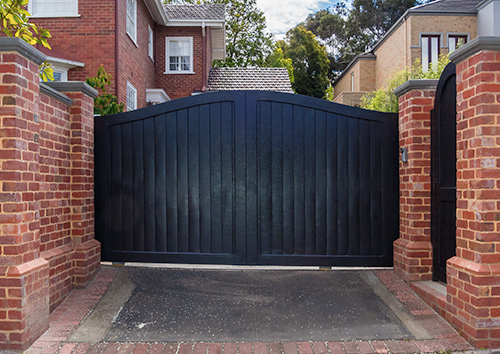 Automatic Sliding driveway wooden gate